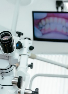 Лечение зубов под микроскопом